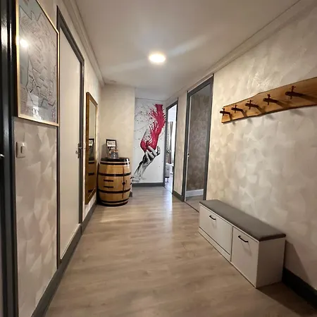 Centre -t3- Wine Themed * Tain-lʼHermitage